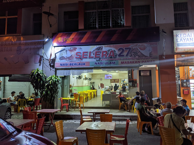 Makan Malam di Kuala Krai