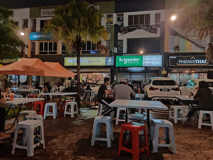 Makan Malam di Bandar Tun Razak